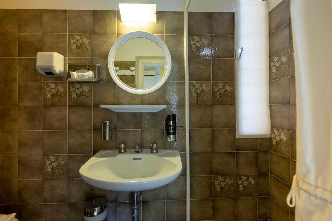 Hotel Giumer リミニ エクステリア 写真
