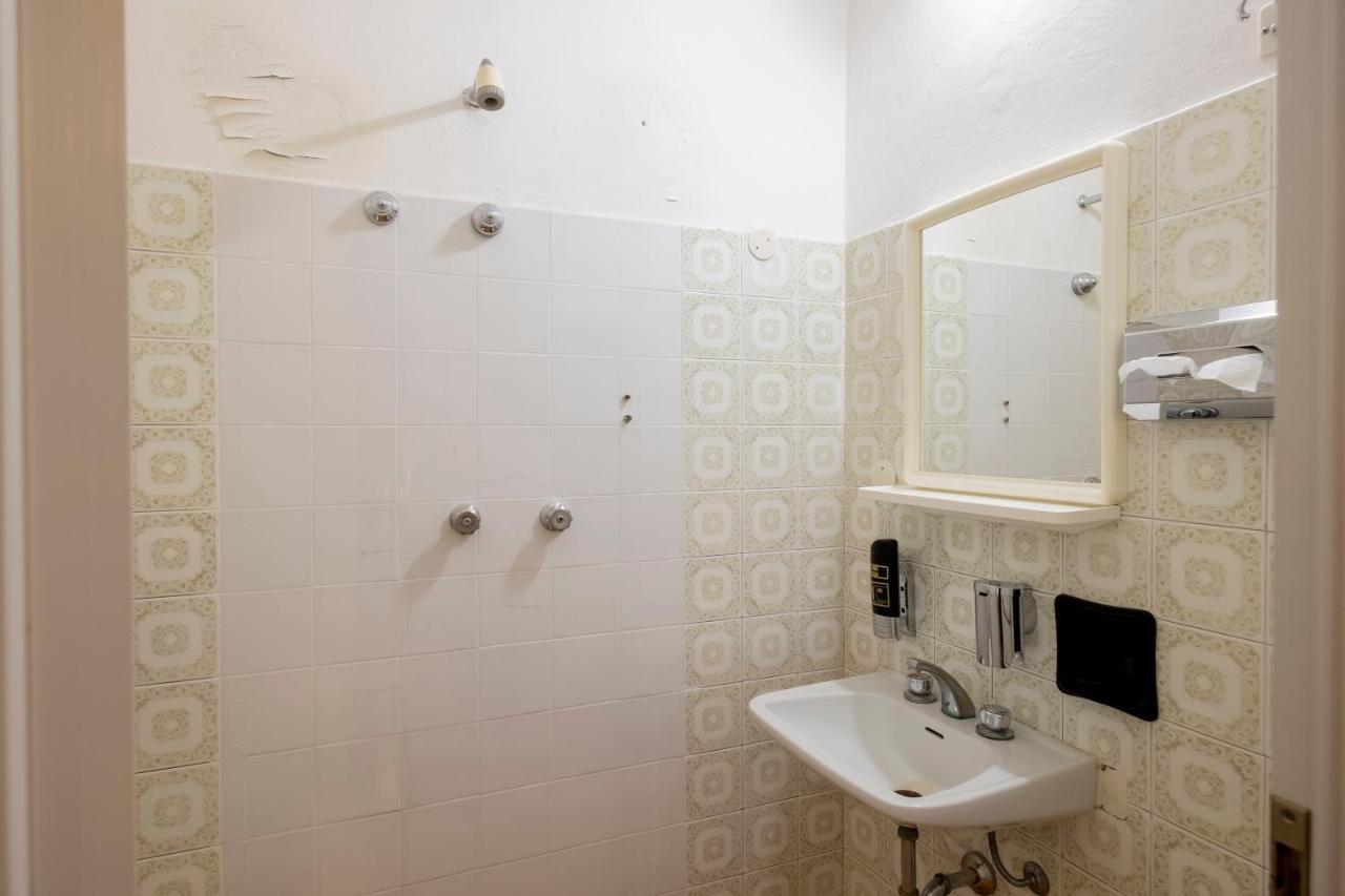 Hotel Giumer リミニ エクステリア 写真