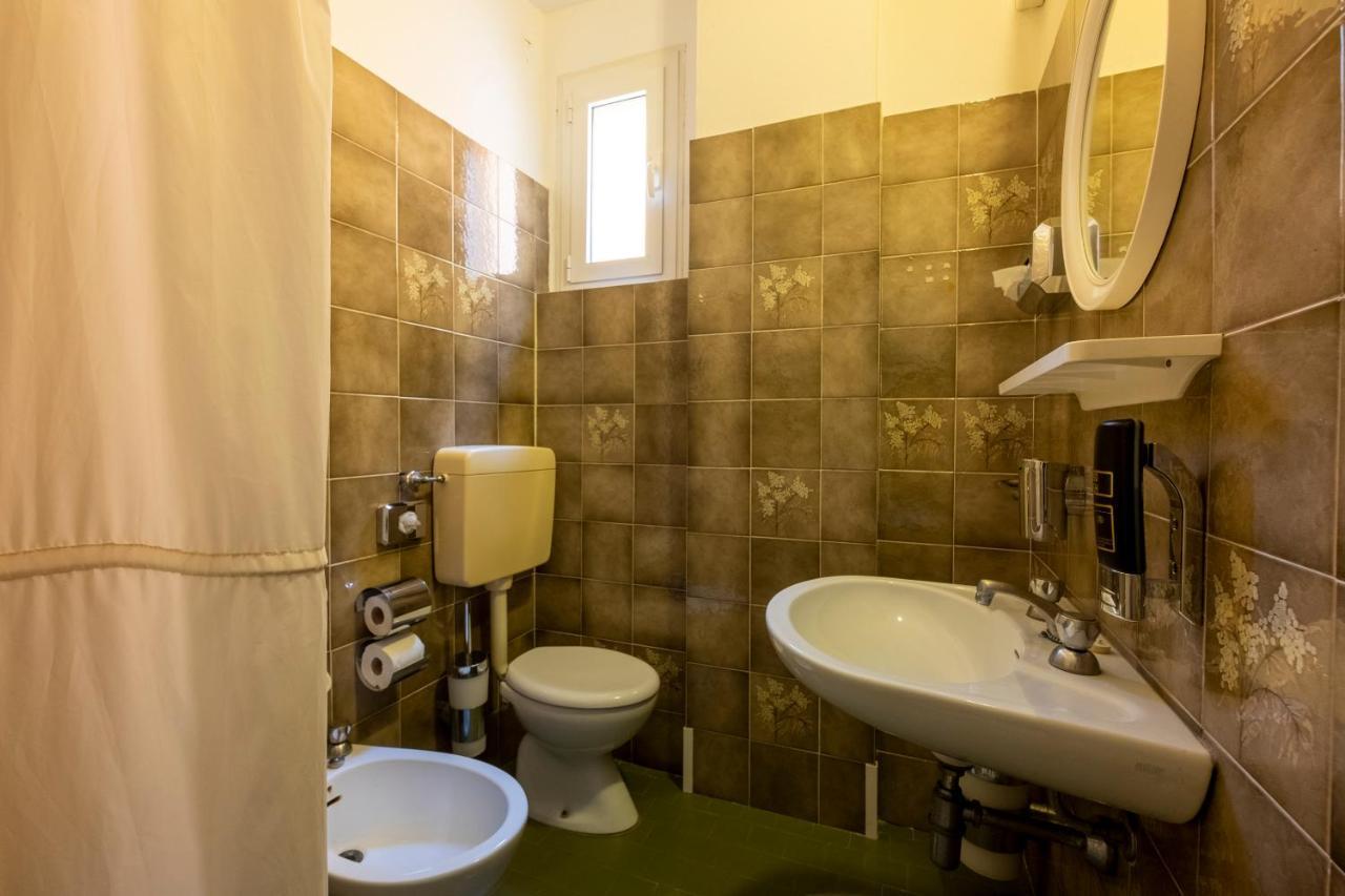 Hotel Giumer リミニ エクステリア 写真