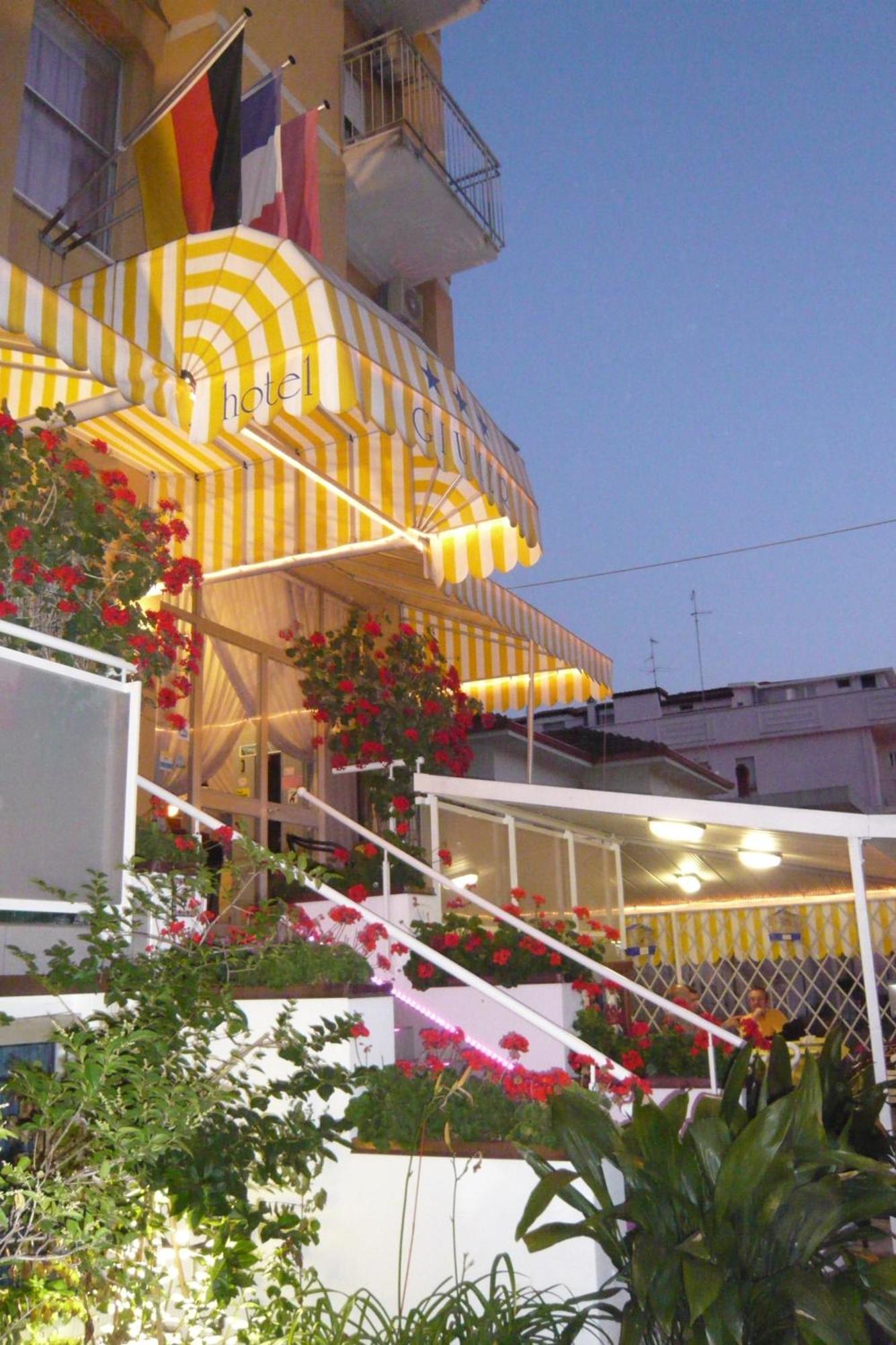Hotel Giumer リミニ エクステリア 写真