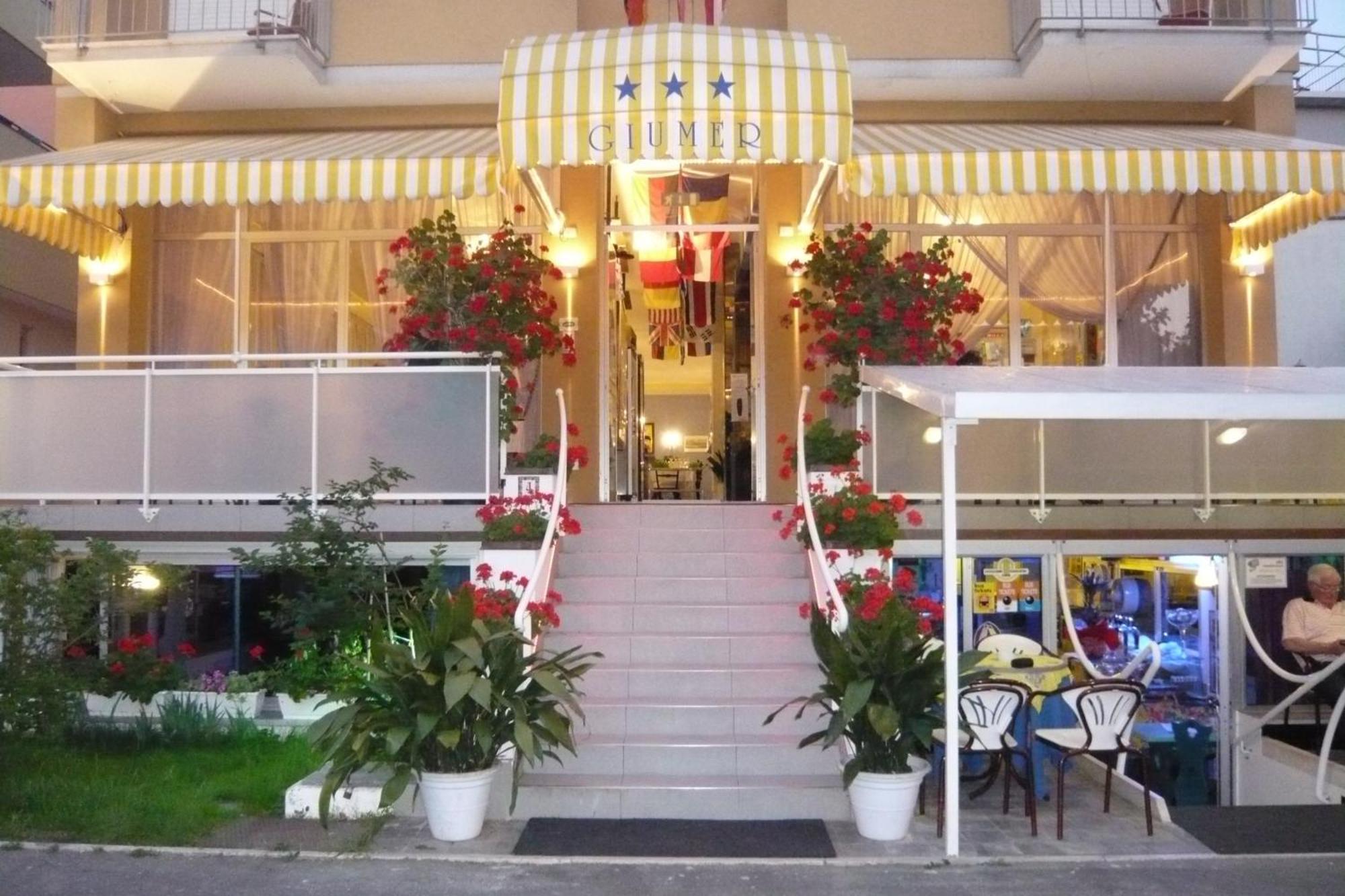 Hotel Giumer リミニ エクステリア 写真