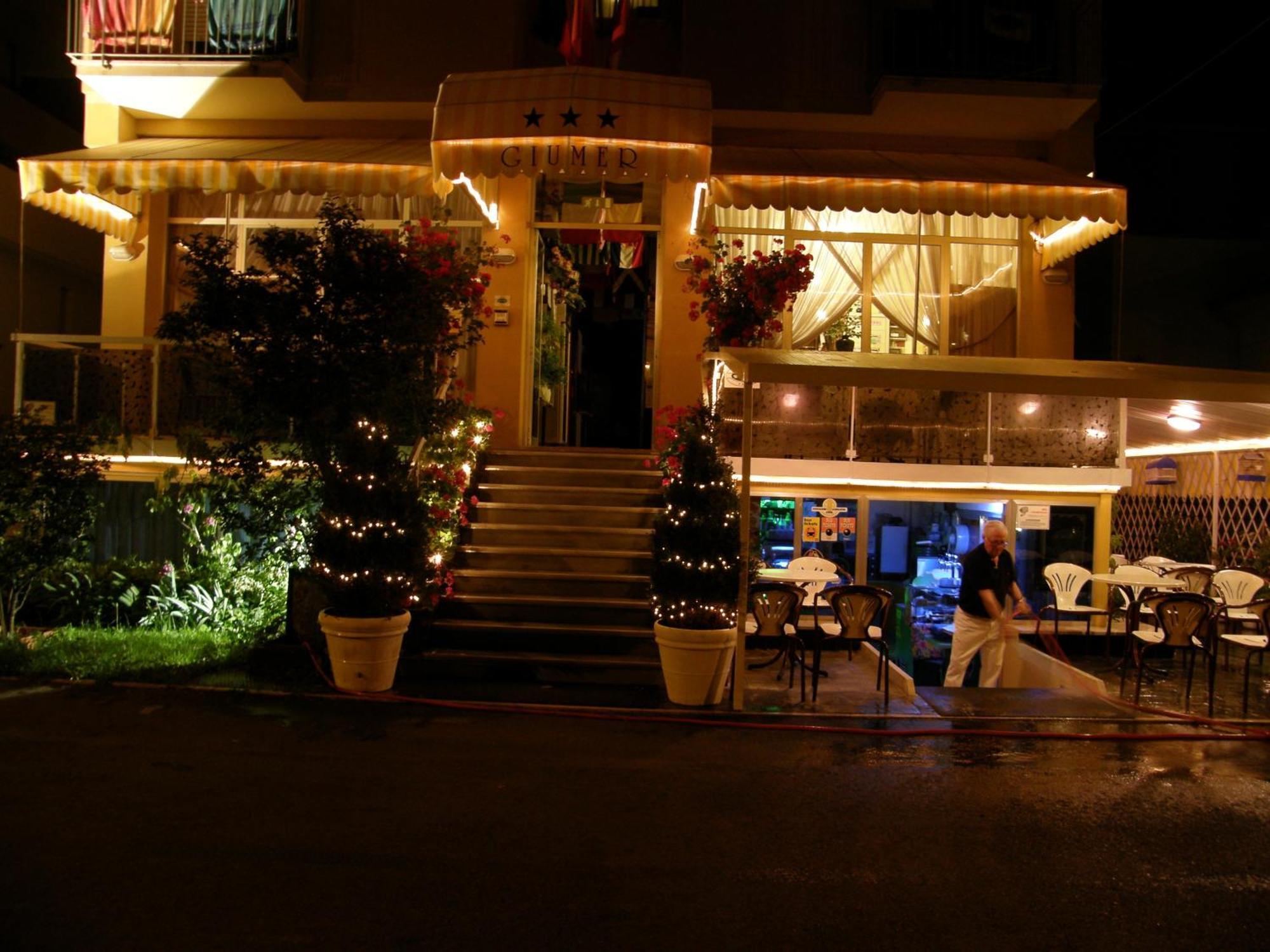 Hotel Giumer リミニ エクステリア 写真